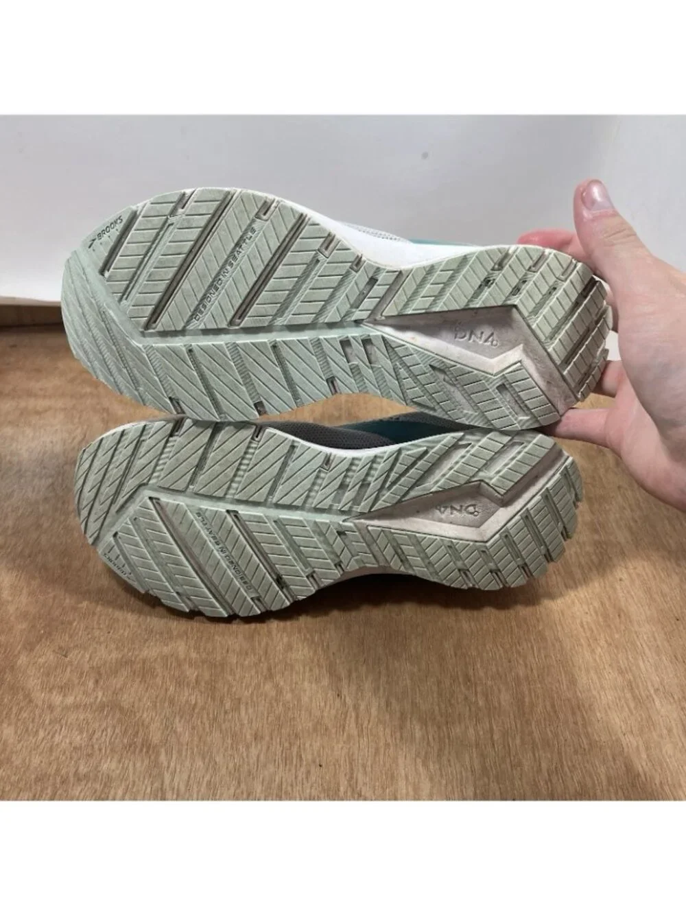 Brooks Revel 4 Women Size 8.5 Grey Running Shoes Sneakers